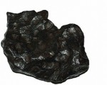 Se trata de una piedra, de unos 21,4 centímetros de longitud, un peso de 3.400 Kg y "abolladuras" de unos 7 mm de profundidad en toda su superficie.